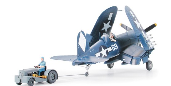 Ta61085 Vought F4U-1D Corsair w Moto Tug