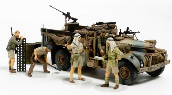 Ta32407 British LRDG Command Car NA w 7 Figures