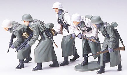 Ta35256 German Assault Infantry w/Winter Gear