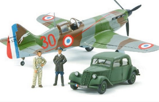 Ta61109 Dewoitine D.520 with Staf Car