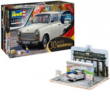 Re07619 Trabant 30 Jahre Fall