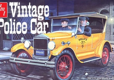 Amt1182 Ford Vintage Police Car